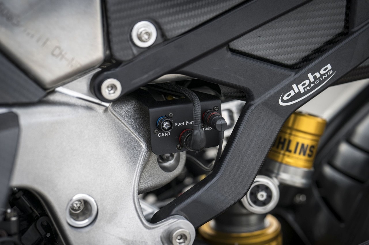 DueruoteTG #238 - Abbiamo guidato in pista la BMW che corre in SBK! 